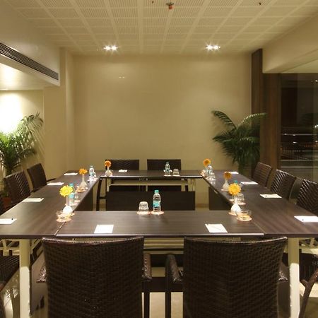 The Maharaja Business Hotel Mumbai Exteriör bild